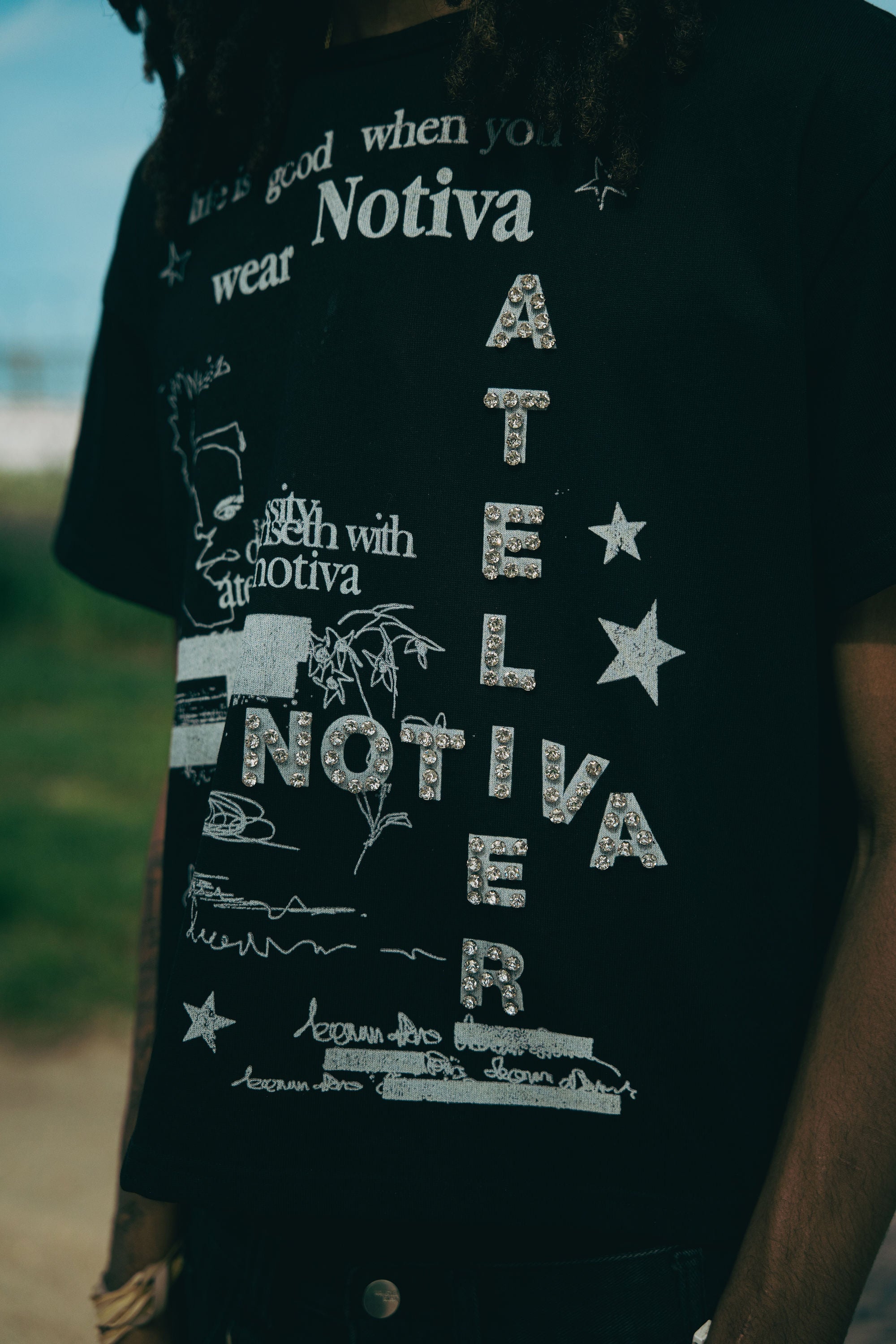 BLACK NEED GARMENTSTEE